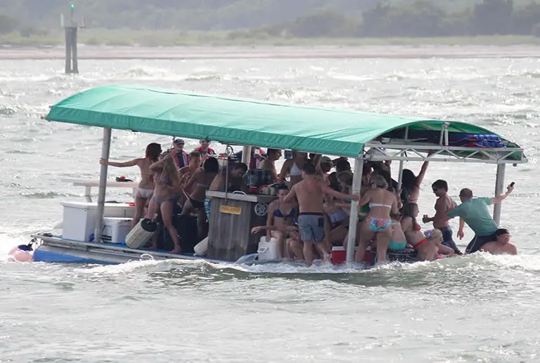 Pontoon boat nose diving