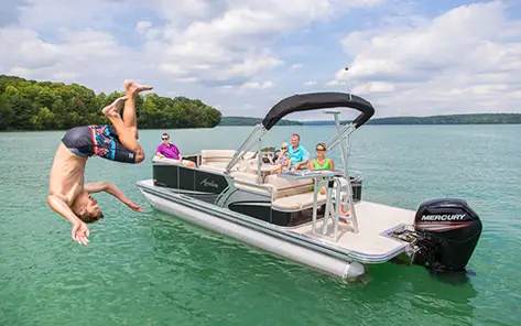 Pontoon boat dive competition