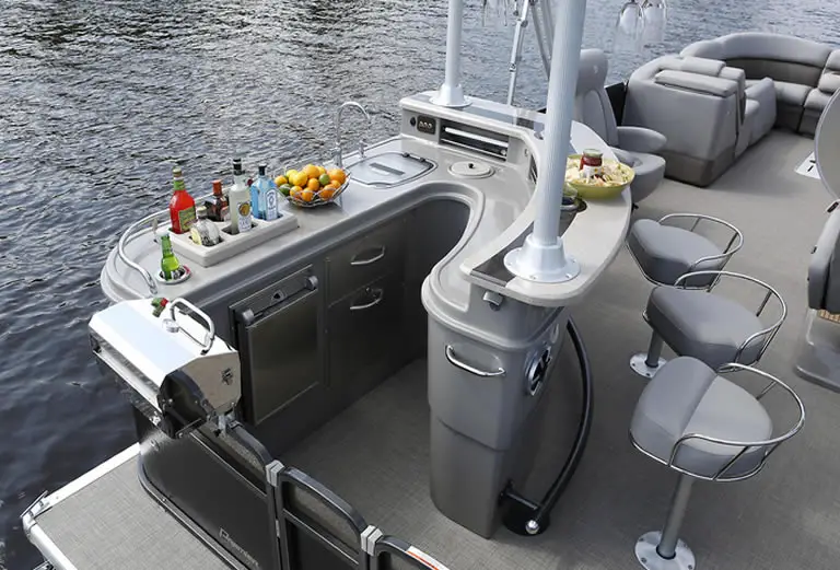 https://www.thepontoonsite.com/wp-content/uploads/2021/09/pontoon-boat-accessories.jpg